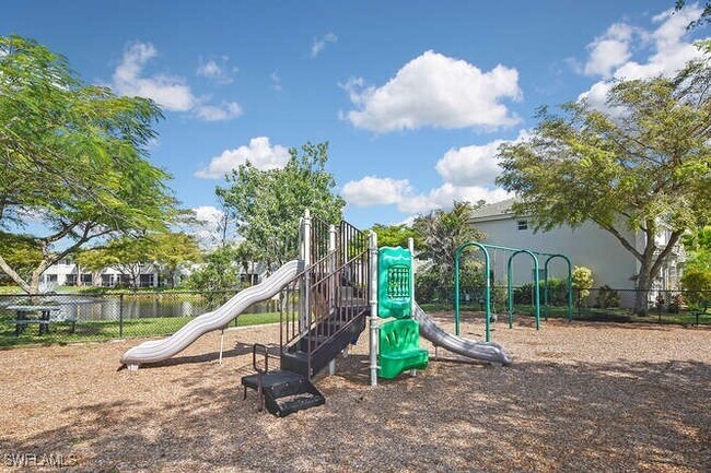 Building Photo - 10100 Poppy Hill Dr