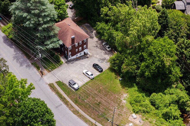 Building Photo - 1351 Oxford Rd NE