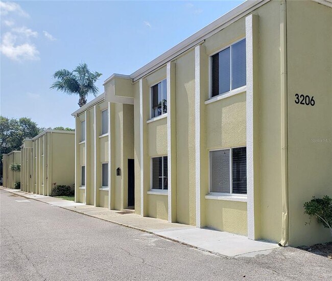 Primary Photo - 3206 W Azeele St