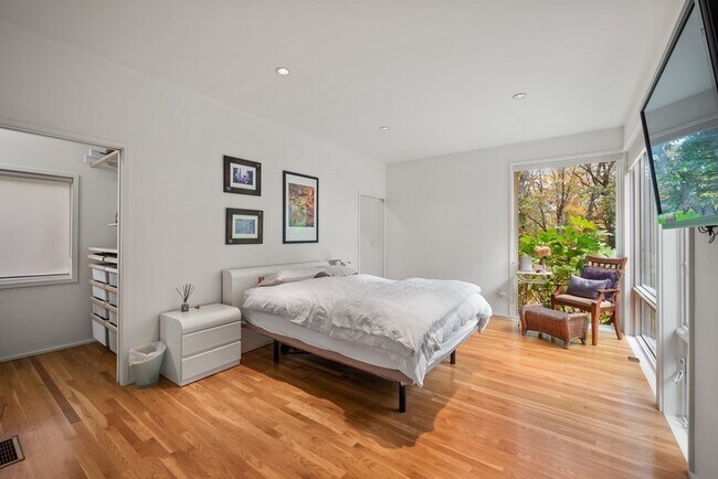 Building Photo - 35 Thornberry Rd