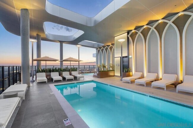 Building Photo - 525 Olive St