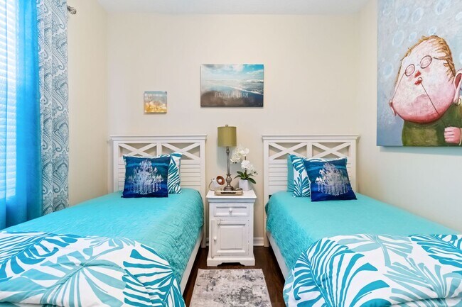 Building Photo - Exquisite & Breathtaking 2 Bedroom 2 Bath Condo Fully Furnished