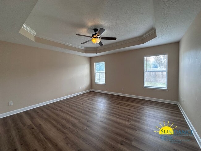 Building Photo - Spacious 3 Bedroom Home in Mary Esther!