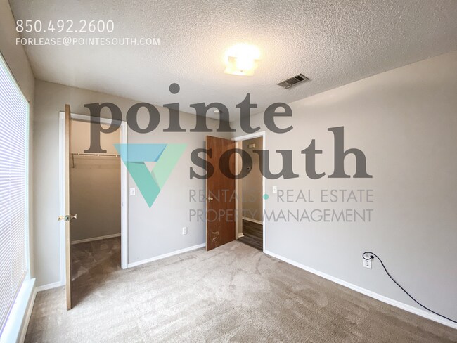 Building Photo - 504 Wood Crest Way