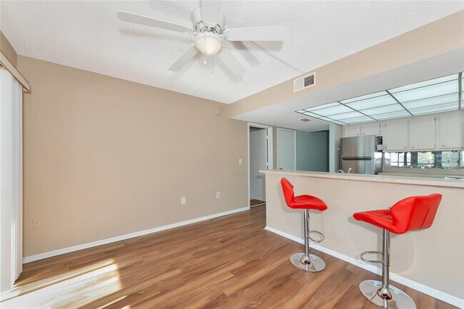 Building Photo - 425 30th Ave W