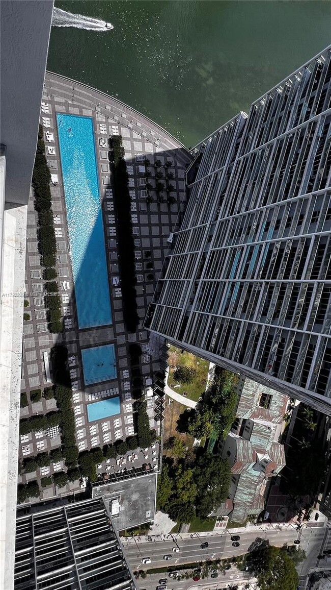 Building Photo - 475 Brickell Ave