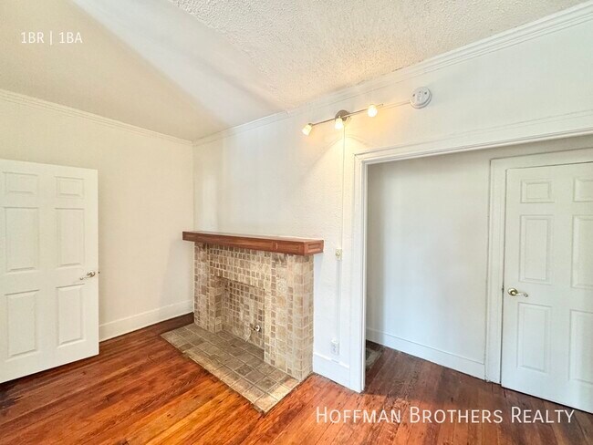 Building Photo - 534 S Coronado St