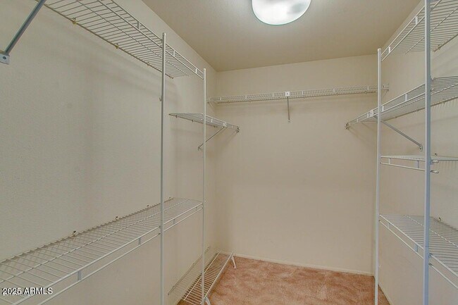 Building Photo - 13820 W Oak Glen Dr