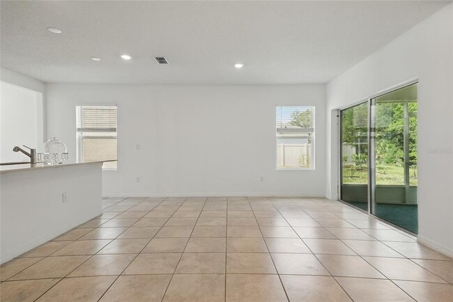 Building Photo - 5079 Royal Point Ave