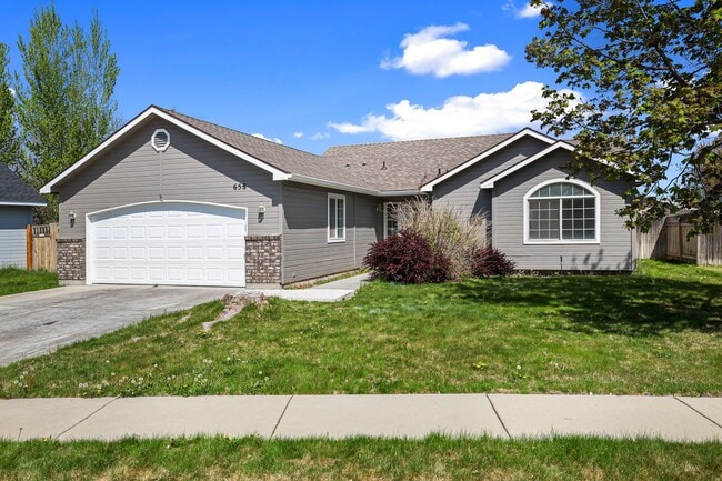 Building Photo - 658 N Katie Way