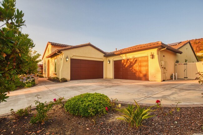 Building Photo - 5 Bedroom Resort-Style Estate with Pool, Spa & RV Parking