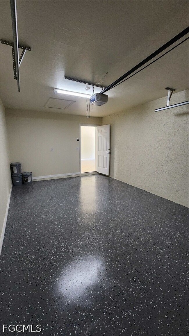 Building Photo - 2118 Snead Dr