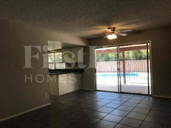 Building Photo - 4924 S Hazelton Ln