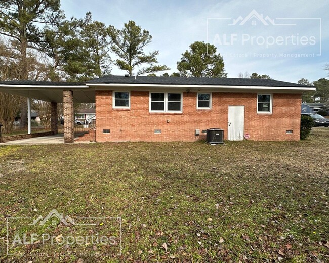 Building Photo - Renovated Ranch with Modern Upgrades & Fen...