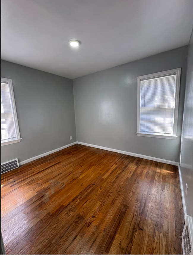 Building Photo - 5115 Farmbrook St