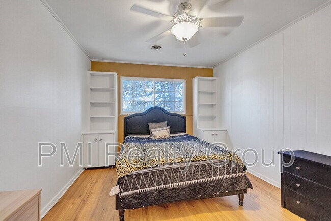 Building Photo - 607 Castle Blvd