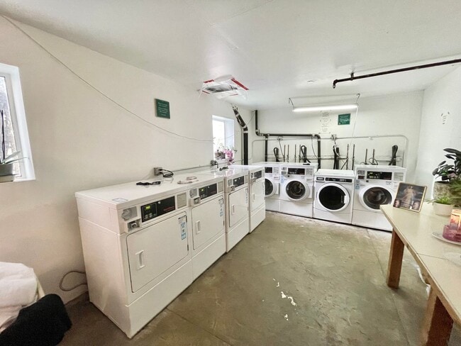 Building Photo - Charming Studio Apartment in the heart of ...