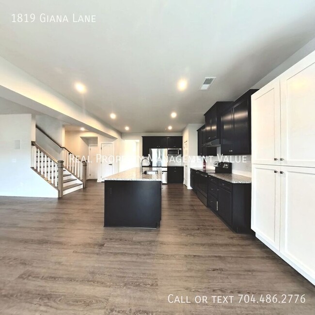 Building Photo - 1819 Giana Ln