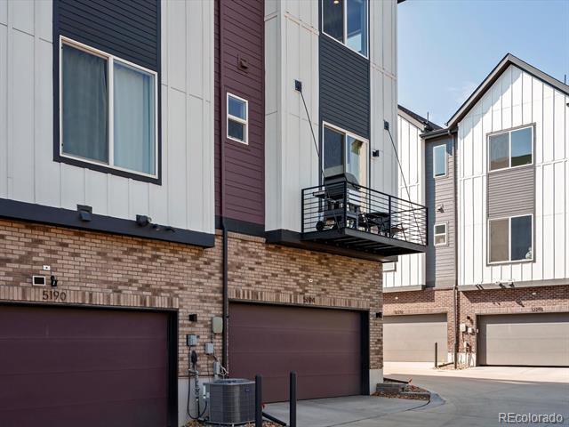 Building Photo - 5194 Vivian St