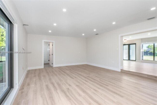 Building Photo - 8421 SW 27th Terrace