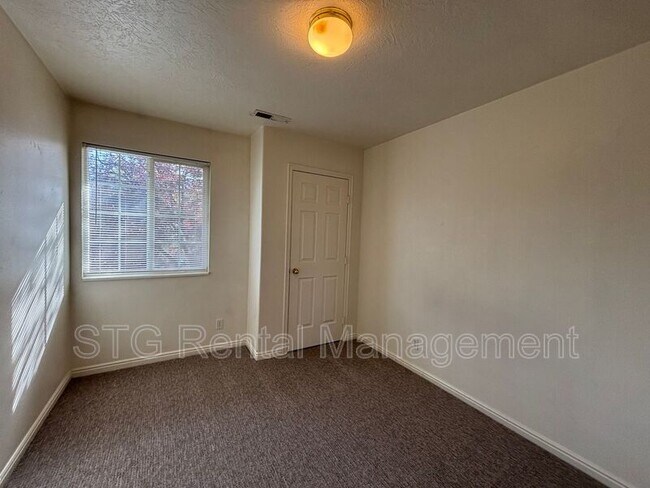 Building Photo - 154 E 100 N