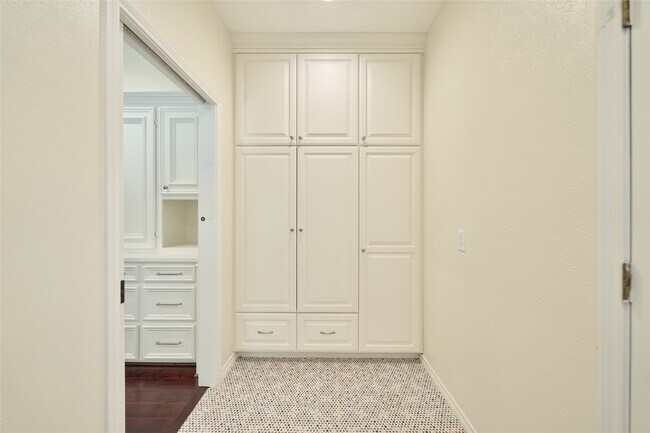 Building Photo - 6 Glen Canyon Pl