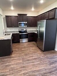 Building Photo - 127/129 Village North Circle