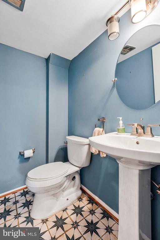 Building Photo - 1016 Trinity Gate St