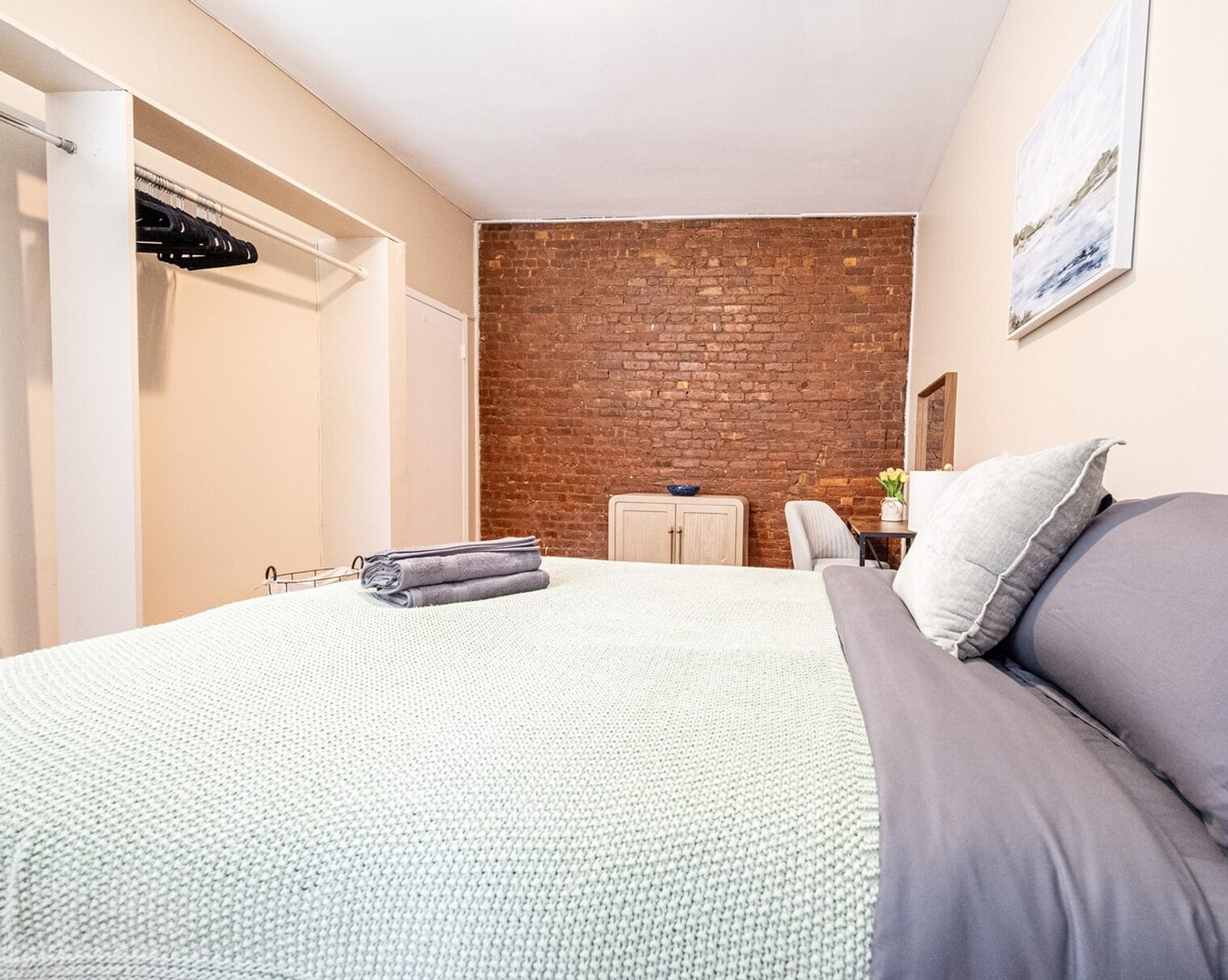 Building Photo - 142 Riverside Dr