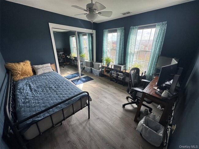 Building Photo - 17 The Knolls