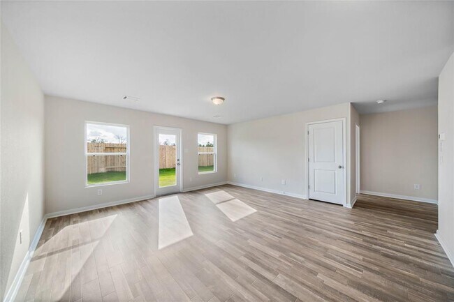 Building Photo - 15708 Del Norte Dr