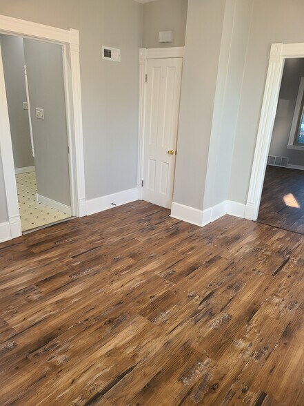 Building Photo - 3981 S Pine Ave