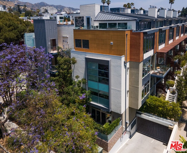 Building Photo - 1250 N Harper Ave