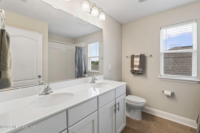 Building Photo - 121 Thistleton Wy