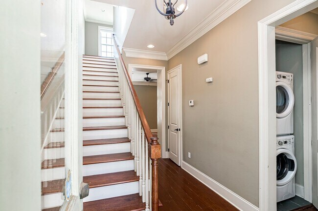 Building Photo - 3 Bedroom Townhome Available Now Near Old Goodwood!