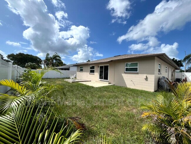 Building Photo - 1403 Stonehaven Way
