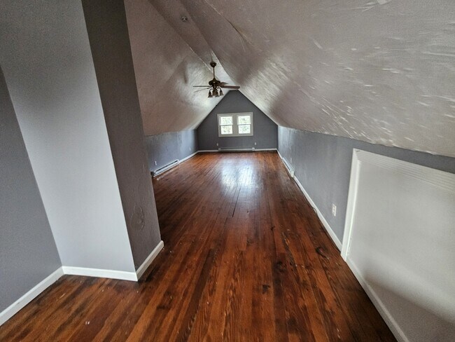 Building Photo - 10014 Sladden Ave