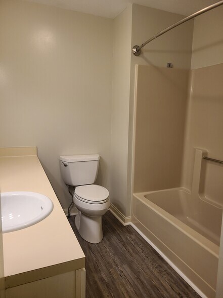 Building Photo - 1465 Hooksett Rd. Unit 123