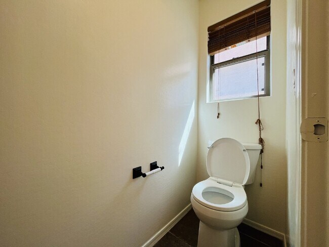 Building Photo - "Charming 3-Bedroom Oasis with 2 Full Baths in Buckeye - 1574 Sq Ft of Comfort!"