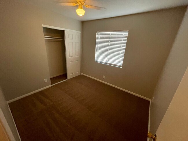 Building Photo - COME SEE THIS LOVELY HOME 3 BEDROOMS AND 2 BATH !