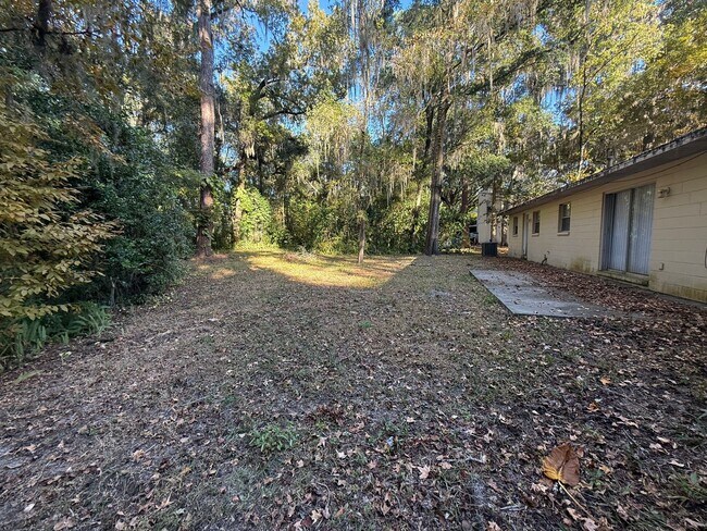 Building Photo - Comfortable SW Gainesville Home with Large...