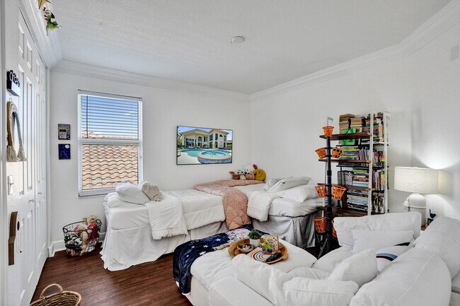 Building Photo - 11515 NW 75th Manor