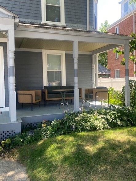 Building Photo - 42 Hollis St
