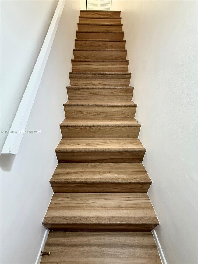 Building Photo - 313 Gardens Dr