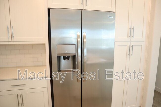 Building Photo - 4077 S Sabrina Dr