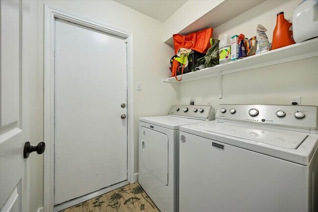Building Photo - 9321 Linkmeadow Dr