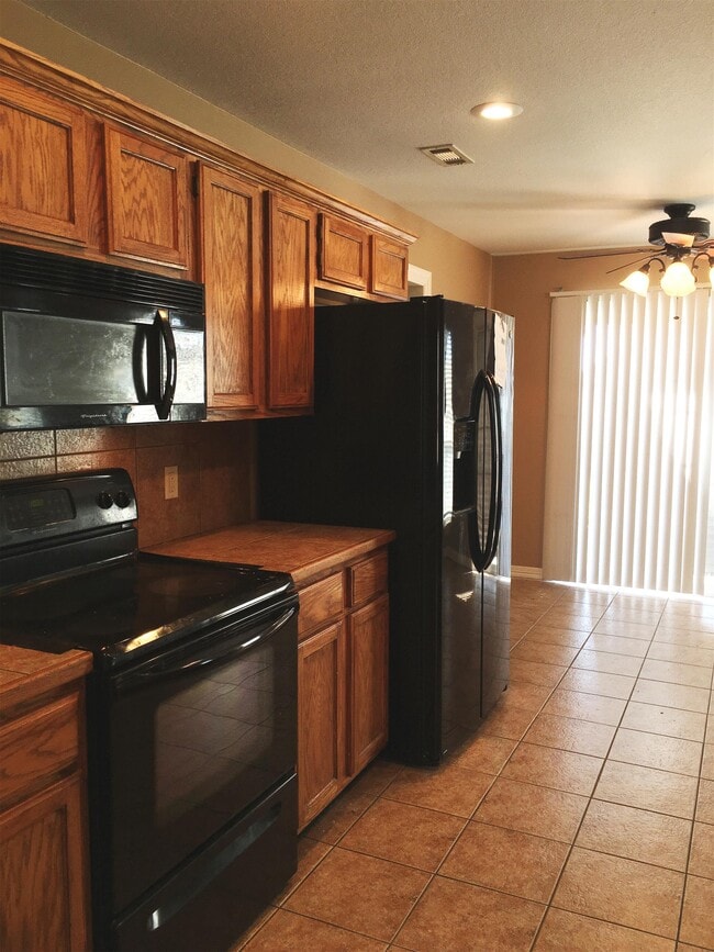 Building Photo - 6670 Cutter Ct