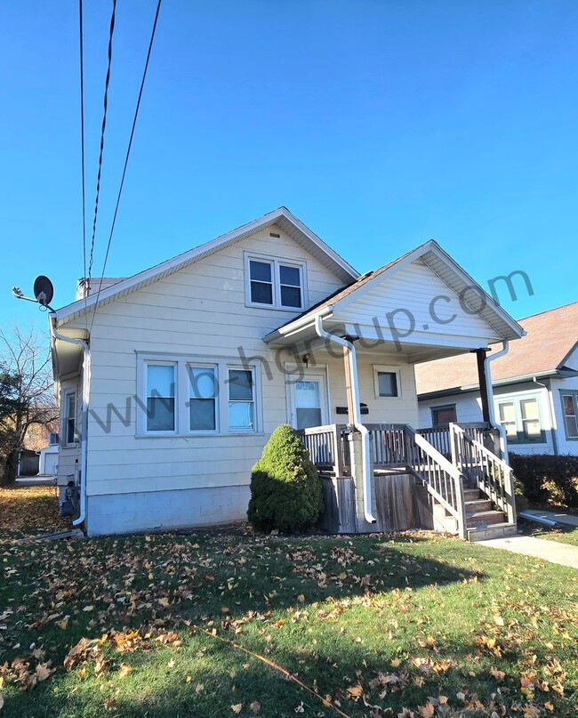 Building Photo - 5004 28th Ave