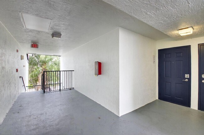 Building Photo - 224 Villa Cir