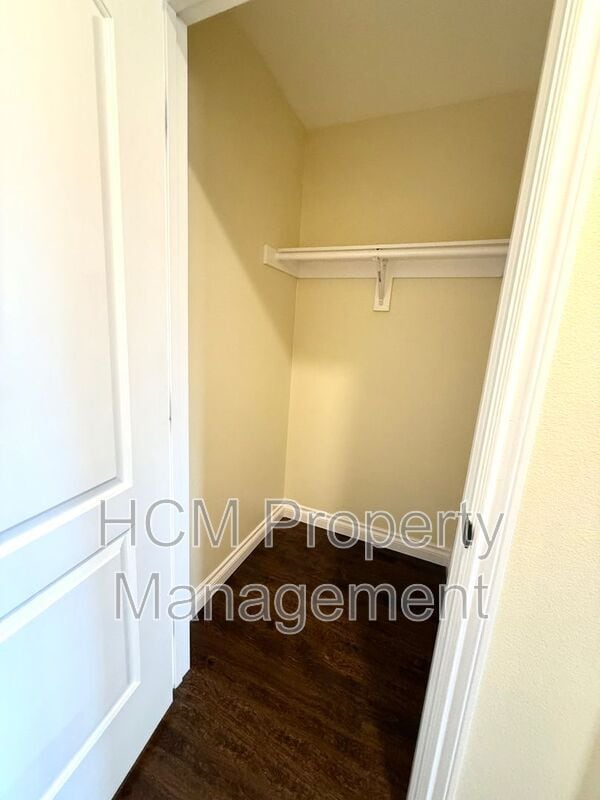 Building Photo - 645 E 78th St